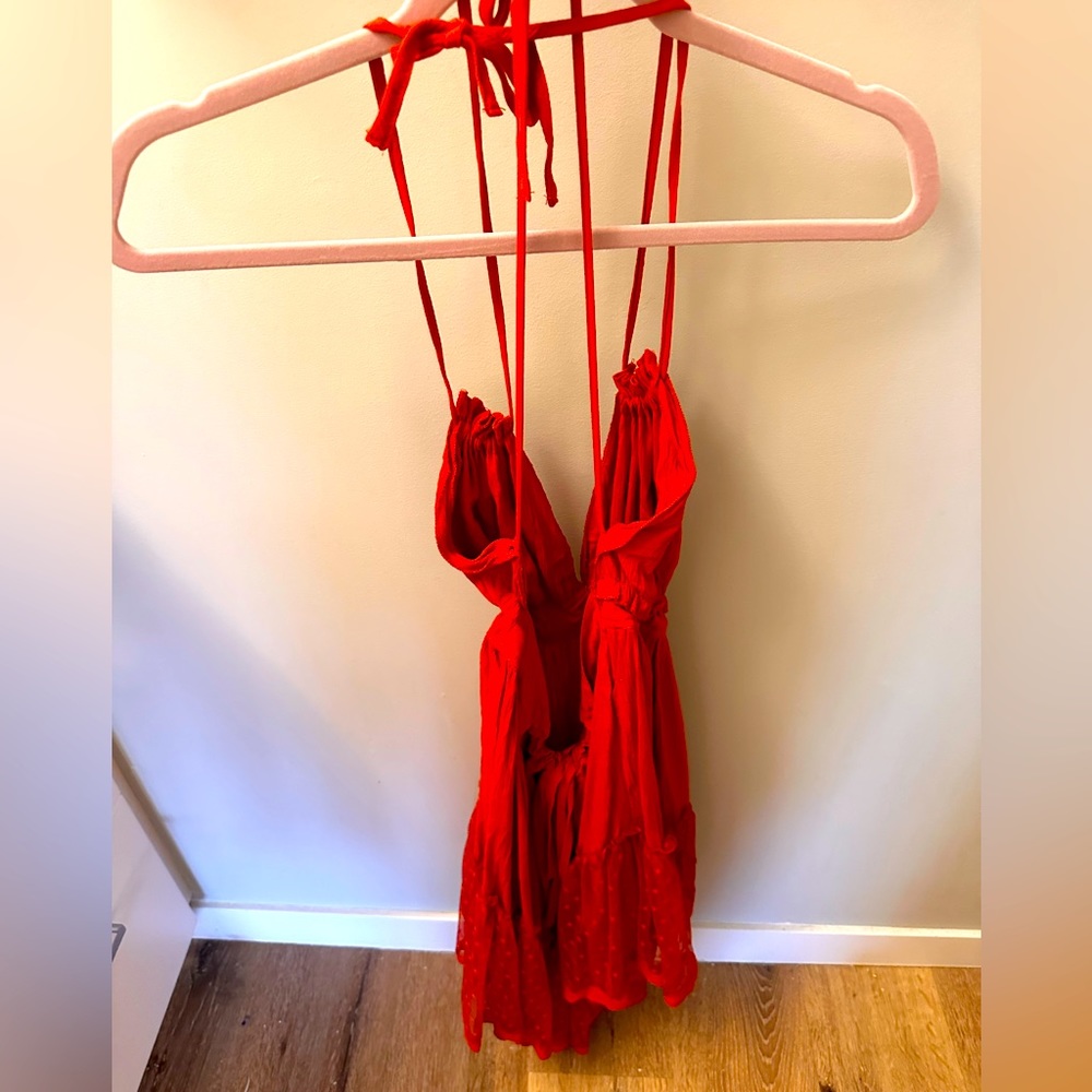 GORGEOUS BACKLESS DRESS - Picture 2 of 3